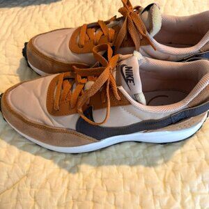 Nike waffle 9.5 sneakers